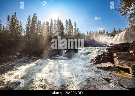 Wasserfall Ristafallet im westlichen Teil von Jamtland ist als einer der schönsten Wasserfälle in Schweden aufgeführt. Stockfoto