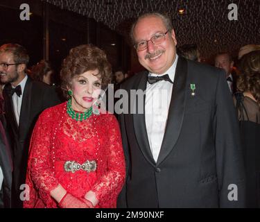 Die italienische Schauspielerin Gina Lollobrigida stirbt im Alter von 95 Jahren in einer römischen Klinik. Aktenbilder von Gina Lollobrigida und König Fouad nehmen an der 2. Ausgabe der Gran Gala von Bern Teil, die in der Kursaal Arena zu Ehren der HSH, des Prinzen Albert II. Von Monaco, stattfindet, und sammeln Stiftungen zum Gewinn seiner Stiftung, Bern, am 17. Oktober 2013. Foto: Marco Piovanotto/ABACAPRESS.COM Stockfoto