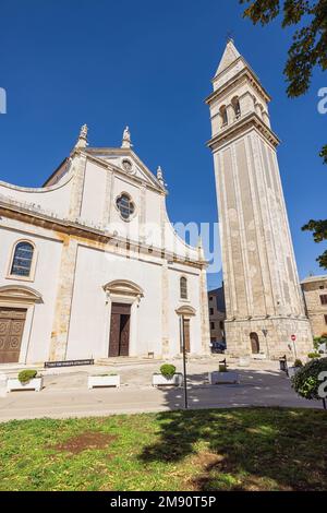 Vor der Pfarrkirche St. Blaise in Vodnjan Stockfoto