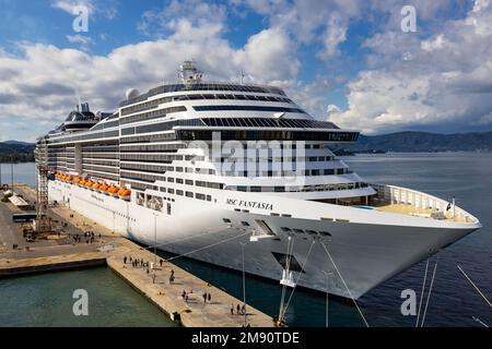 Das MSC 'Fantasia' am Hafen von Korfu Stockfoto