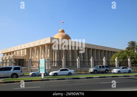 Sharjah, Dubai, VAE Sharjah ist nach Dubai und Abu Dhabi die dritthäufigste bevölkerungsreiche Stadt in den Vereinigten Arabischen Emiraten und gehört zum Dubai-Sharjah- Stockfoto