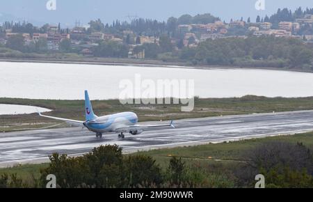 TUI Fly Boeing 737 MAX 8 D-AMAB Landung am Flughafen Korfu, Griechenland Stockfoto