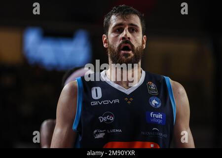 Varese, Italien. 15. Januar 2023. Andrea Zerini #0 von Gevi Napoli Basket während der LBA Lega Basket gesehen Ein 2022/23 reguläres Saisonspiel zwischen Pallacanestro Varese OpenJobMetis und Gevi Napoli Basket in der Enerxenia Arena. Kredit: SOPA Images Limited/Alamy Live News Stockfoto