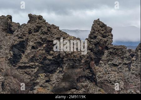 Dimmuborgir. Große Fläche ungewöhnlich geformter Lavafelder östlich von Island. Stockfoto