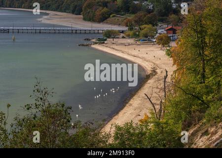 Polen, Gdynia Orlowo, Blick über den Strand am Golf von Danzig in der Ostsee. Stockfoto