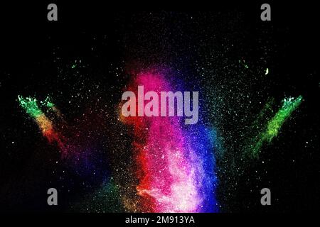 Hat eine farbenfrohe Pulverexplosion auf schwarzem Hintergrund gestartet Stockfoto
