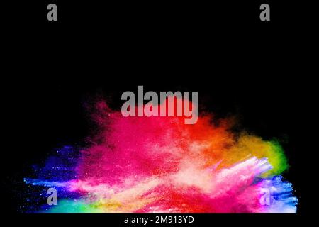 Eine farbenfrohe Pulverexplosion auf schwarzem Hintergrund Stockfoto
