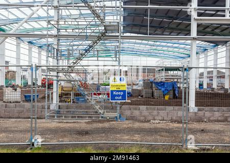 Im Bau befindliches Lagerhaus in Glasgow, Schottland, Großbritannien, Europa Stockfoto