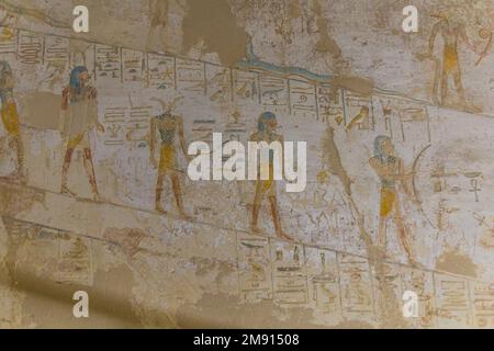 LUXOR, ÄGYPTEN - 20. FEBRUAR 2019: Mauer des Merenptah-Grabes im Tal der Könige in der thebanischen Nekropole, Ägypten Stockfoto
