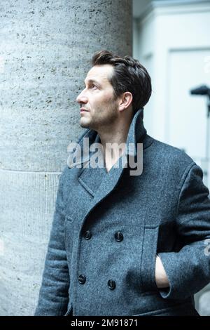 PRODUKTION - 16. Januar 2023, Hessen, Frankfurt/Main: Schauspieler ...