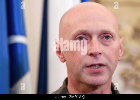 Prag, Tschechische Republik. 23. Okt. 2018. Der tschechische Brigadegeneral Pavel Kolar wird Anfang März Leiter der Multinational Force and Observer (MFO)-Mission im Sinai zur Überwachung des Friedens zwischen Israel und Ägypten, wo er 1.150 Truppen, Vlastimila Cyprisova, aus der Presseabteilung des Generalstabs befehligen wird, erklärte der CTK im Januar 16, 2023. DATEIFOTO tschechischer Brigadegeneral Pavel Kolar Posen für Fotografen in Prag, Tschechische Republik, 23. Oktober 2018. Kredit: Ondrej Deml/CTK Photo/Alamy Live News Stockfoto