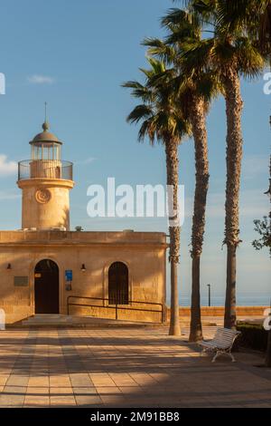 ROQUETAS DE MAR, SPANIEN - 24. NOVEMBER 2022 eines der vielen wunderschönen historischen Gebäude in der Stadt Roquetas de Mar, erbaut im Jahr 1863 Stockfoto