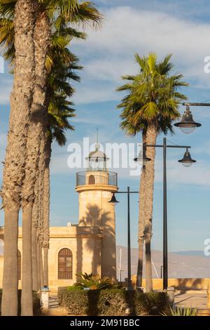 ROQUETAS DE MAR, SPANIEN - 24. NOVEMBER 2022 eines der vielen wunderschönen historischen Gebäude in der Stadt Roquetas de Mar, erbaut im Jahr 1863 Stockfoto