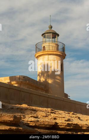 ROQUETAS DE MAR, SPANIEN - 24. NOVEMBER 2022 eines der vielen wunderschönen historischen Gebäude in der Stadt Roquetas de Mar, erbaut im Jahr 1863 Stockfoto