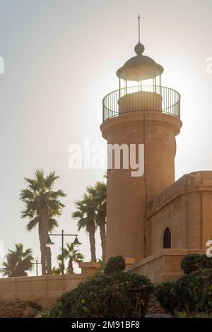 ROQUETAS DE MAR, SPANIEN - 24. NOVEMBER 2022 eines der vielen wunderschönen historischen Gebäude in der Stadt Roquetas de Mar, erbaut im Jahr 1863 Stockfoto