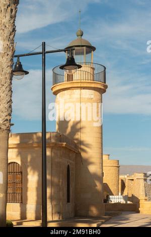 ROQUETAS DE MAR, SPANIEN - 24. NOVEMBER 2022 eines der vielen wunderschönen historischen Gebäude in der Stadt Roquetas de Mar, erbaut im Jahr 1863 Stockfoto