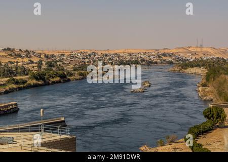 Fluss Nil flussabwärts vom Assuan-Staudamm, Ägypten Stockfoto