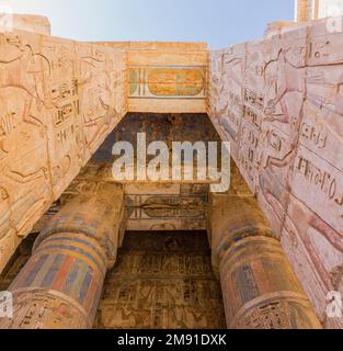 Detail von Medinet Habu (Leichentempel von Ramesses III) in der Theban-Nekropole, Ägypten Stockfoto