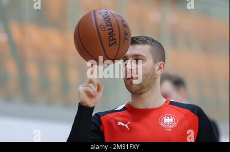 Kattowitz, Polen. 16. Januar 2023. Handball: Weltmeisterschaft, vor dem letzten Vorspiel der deutschen Mannschaft: Deutscher Basketballspieler Lukas Mertens. Kredit: Jan Woitas/dpa/Alamy Live News Stockfoto