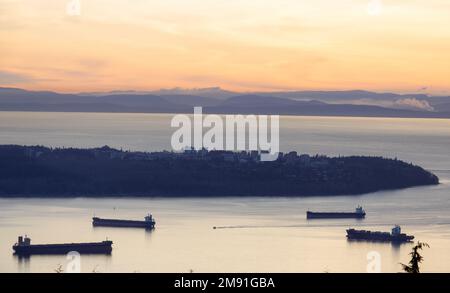 UBC vom Cypress Lookout in West Vancouver aus gesehen Stockfoto