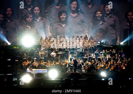 Il Novecento tritt mit John Miles in der Nacht der Proms 2007 Arnhem Holland im Gelredome auf. Vvbvanbree Fotografie Stockfoto