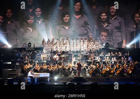 Il Novecento tritt mit John Miles in der Nacht der Proms 2007 Arnhem Holland im Gelredome auf. Vvbvanbree Fotografie Stockfoto