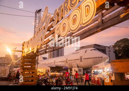 The Runway Street Food Nightmarket in der Stadt Pattaya in der Provinz Chonburi in Thailand, Thailand, Pattaya, November 2022 Stockfoto