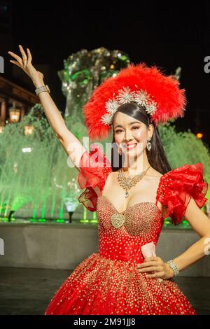 Ein Modell der Tiffany's Show Pattaya posiert nach einem Geschäft in der Stadt Pattaya in der Provinz Chonburi in Thailand, Thailand, Pattaya, November Stockfoto