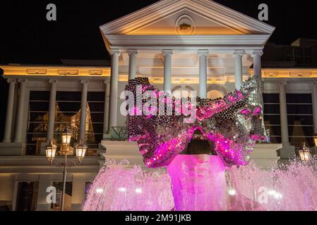 Das Theater der Tiffany's Show Pattaya in der Stadt Pattaya in der Provinz Chonburi in Thailand, Thailand, Pattaya, November 2022 Stockfoto