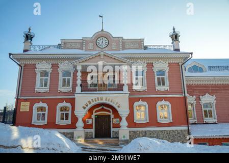 MYSHKIN, RUSSLAND - 07. JANUAR 2023: Das Gebäude des Museums „Myshkin Chambers“. Myshkin, Region Jaroslawl. Russland Stockfoto