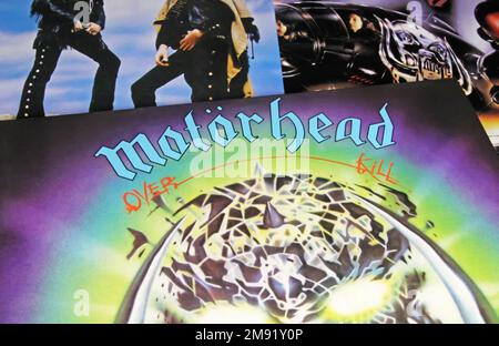 Viersen, Deutschland - November 9. 2022: Nahaufnahme des isolierten Schallplattenalbums der Rockband Motorhead Stockfoto