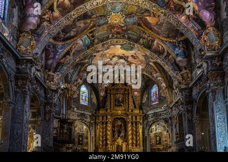 Gemälde an den Wänden und an der Decke der barocken Kirche San Nicolas de Bari in Valencia. Spanien. Stockfoto