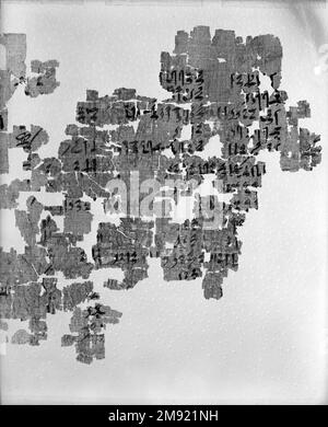 Teil eines historischen Textes Teil eines historischen Textes, ca. 1809-1743 B.C.E. Papyrus, Tinte, 35,1446a-e: 11 1/2 x 71 5/8 Zoll (29,2 x 182 cm). Nach der Fertigstellung war das Papyrus, zu dem dieses Fragment gehörte, fast 1,80 m lang. Die Texte sind in einer kursiven Form von Hieroglyphen geschrieben, die Hieratisch genannt werden. Unterschiede in der Handschrift und in den beschriebenen historischen Ereignissen zeigen, dass verschiedene Schriftzeichen über mehrere Generationen hinweg neue Inschriften hinzugefügt haben. Der wichtigste Text beschreibt die Bemühungen einer dreizehnten Dynastie Theban-Adelsfrau namens Senebtisi, die rechtmäßige Eigentümerschaft von neunzig... Stockfoto