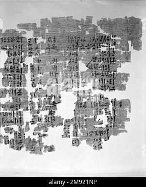 Teil eines historischen Textes Teil eines historischen Textes, ca. 1809-1743 B.C.E. Papyrus, Tinte, 35,1446a-e: 11 1/2 x 71 5/8 Zoll (29,2 x 182 cm). Nach der Fertigstellung war das Papyrus, zu dem dieses Fragment gehörte, fast 1,80 m lang. Die Texte sind in einer kursiven Form von Hieroglyphen geschrieben, die Hieratisch genannt werden. Unterschiede in der Handschrift und in den beschriebenen historischen Ereignissen zeigen, dass verschiedene Schriftzeichen über mehrere Generationen hinweg neue Inschriften hinzugefügt haben. Der wichtigste Text beschreibt die Bemühungen einer dreizehnten Dynastie Theban-Adelsfrau namens Senebtisi, die rechtmäßige Eigentümerschaft von neunzig... Stockfoto