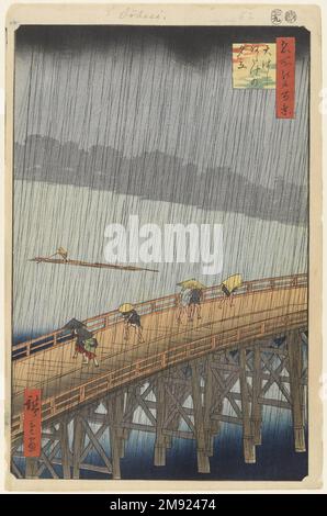 Plötzliches Schauern über der Shin-Ohashi-Brücke und Atake (Ohashi Atake no Yudachi), Nr. 58 von 100 berühmten Ausblicken auf Edo Utagawa Hiroshige (Ando) (japanisch, 1797-1858). Plötzlicher Schauer über der Shin-Ohashi-Brücke und Atake (Ohashi Atake no Yudachi), Nr. 58 von hundert berühmten Ausblicken auf Edo, 9. Monat 1857. Holzblockdruck, Blatt: 14 3/16 x 9 1/8 cm (36,1 x 23,1 cm). Man kann fast den Donner hören, wenn die schwingenden schwarzen Wolken in heftige Regenlagen platzen und die zusammengedrängten Formen auf der Brücke darunter verstreuen. Auf der blau-grauen Ausdehnung des Sumida River legt ein einsamer Bootsmann sein Logbuch an Stockfoto