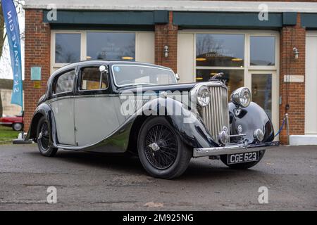 1939 SS Jaguar 1,5-Liter-Limousine „CGE 623“, ausgestellt beim Scramble im Januar im Bicester Heritage am 8. Januar 2023. Stockfoto