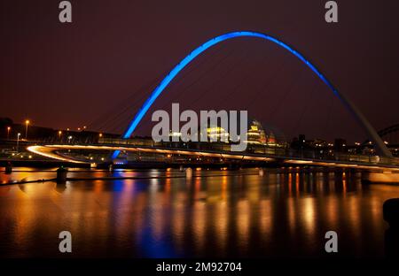 Millenium Bridge, Newcastle Dusk Stockfoto