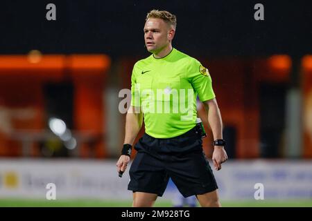 EINDHOVEN, NIEDERLANDE - JANUAR 16: Schiedsrichter Alex Bos beim niederländischen Keukenkampioendivisie-Spiel zwischen dem FC Eindhoven und dem FC Den Bosch am 16. Januar 2023 im Jan Louwers-Stadion in Eindhoven, Niederlande (Foto von Broer van den Boom/Orange Pictures) Stockfoto