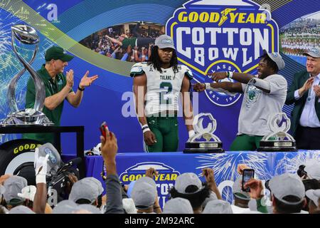 Tulane Green Wave Linebacker Dorian Williams (2) wurde nach dem Green Wave 46-45-Sieg im Goodyear Cotton Bow 87. zum Defensivspieler ernannt Stockfoto