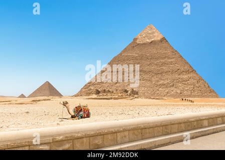 Blick auf die Pyramiden von Chephren und Mykerinos, Gizeh, Ägypten. Stockfoto