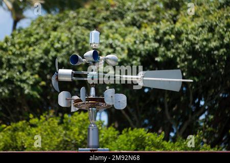 KONA-GROSSE INSEL-HAWAII-17-06-2104. Auf dem Dach von Kona ist ein Anenometer zu sehen. © JOSE ISAAC BULA URRUTIA. Stockfoto