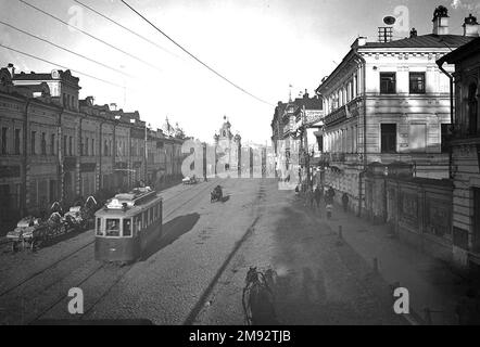 Cooperative Street oder Rozhdesteskaya Street, wahrscheinlich in Nizhny Nowgorod Ca. 1900 Stockfoto