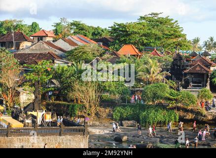 Bali, Indonesien - Februar 9 2017: Blick auf die Stadt Uluwatu in Bali. Uluwatu ist eine Region an der südwestlichen Spitze der Bukit-Halbinsel von Bali, Indonesien Stockfoto