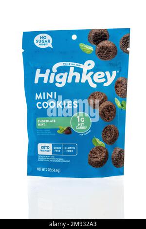 Winneconne, WI - 8. Januar 2023: Ein Paket mit Highkey fomo no Mo Mini Cookies auf einem isolierten Hintergrund. Stockfoto