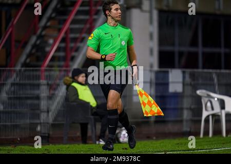 OSS, NIEDERLANDE - JANUAR 16: Stellvertretender Schiedsrichter Michael Osseweijer während des niederländischen Keukenkampioendivisie-Spiels zwischen TOP Oss und Jong AZ am 16. Januar 2023 im Frans Heesen Stadion in Oss, Niederlande (Foto von Rene Nijhuis/Orange Pictures) Stockfoto