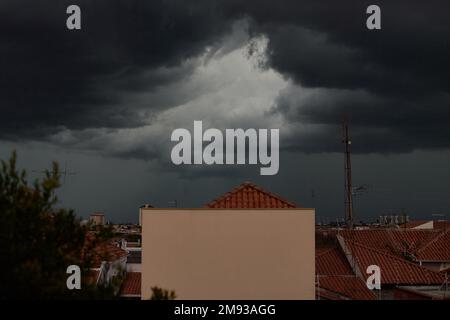 Rio Claro, Sao Paulo, Brasilien. 16. Januar 2023. Sturmwolken am Himmel (Kreditbild: © Igor do Vale/ZUMA Press Wire) NUR REDAKTIONELLE VERWENDUNG! Nicht für den kommerziellen GEBRAUCH! Stockfoto