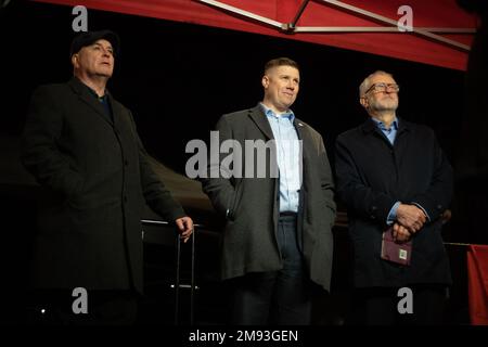 WHITEHALL, LONDON, 16. Januar 2023, Mick Lynch, bevor er eine Protestrede hielt, da die Mindestservicestandards während des Streiks in die zweite Lesung gehen. Kredit: Lucy North/Alamy Live News Stockfoto