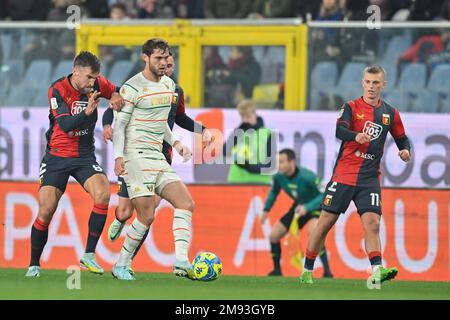 Luigi Ferraris Stadium, Genua, Italien, 16. Januar 2023, Kevin Johannes Willem Strootman (Genua) – Francis Tanner Tessmann (Venezia) – Albert Gudmundsson (Genua) während des Spiels CFC gegen Venezia FC in Genua – italienischer Fußball Serie B. Stockfoto
