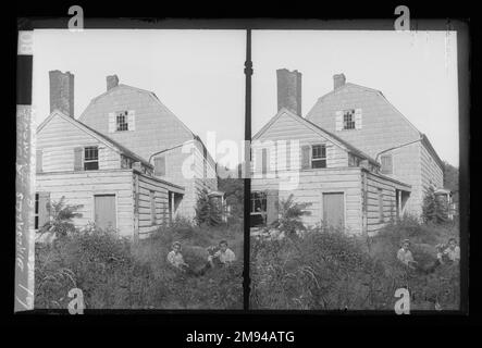 J. Birdsall House, West Gable, Road and Children, Flatbush gegenüber Fenimore Street, Flatbush, Brooklyn Daniel Berry Austin (Amerikaner, geboren 1863, aktiv 1899-1909). , Ca. 1899-1909. Trockenplatte aus Silber-Gelatine-Glas negativ ca. 1899-1909 Stockfoto