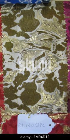 Textile Swatches Onondaga Silk Company, Inc. (1925-1981). Textilmuster, 1948-1959. Seide; Metall, (A) - (E): 8 1/2 x 4 1/2 Zoll (21,6 x 11,4 cm). 1948-1959 Stockfoto